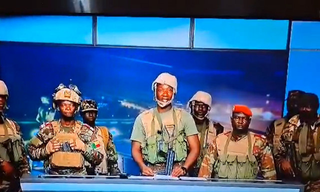 Μπενίν: Απόπειρα πραξικοπήματος σε ζωντανή μετάδοση - Ένοπλοι εισέβαλλαν σε τηλεοπτικό στούντιο