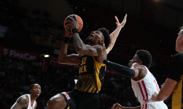 Ολυμπιακός – ΑΕΚ 100-93: Ο Σίλβα του έβαλε δύσκολα, αλλά ένα δεκάλεπτο του έφτασε!