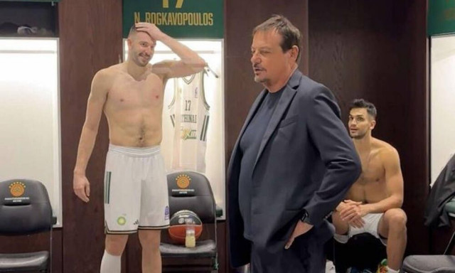 Αταμάν για τα νερά στα αποδυτήρια: «Νόμιζα μόνο στο ΣΕΦ γίνονται αυτά - Βρέχει κι εδώ;» | Βίντεο