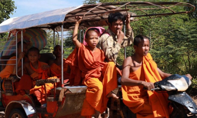 Χιλιάδες άνθρωποι εγκαταλείπουν τα σύνορα Ταϊλάνδης - Καμπότζης μετά τις αιματηρές συγκρούσεις