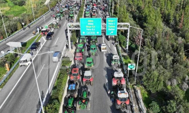 Αγρότες μπήκαν με τρακτέρ στην Πάτρα - Κλειστός ο κόμβος Γλαύκου της μεγάλης περιμετρικής