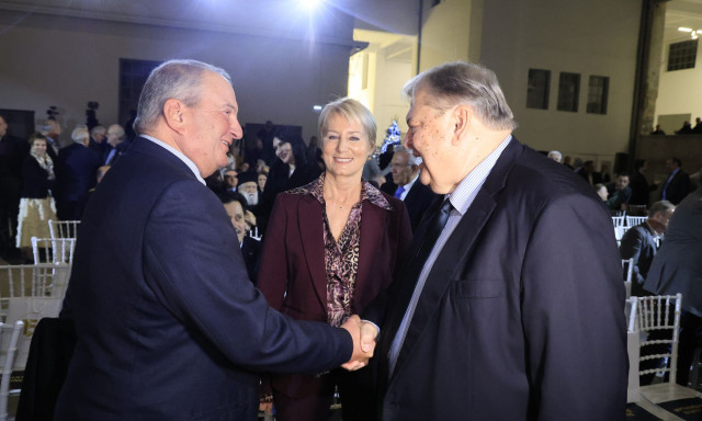 Καραμανλής και Βενιζέλος για την «Κρίση της Δημοκρατίας σήμερα» - LIVE