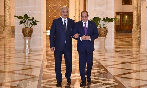 Ο Σίσι συζήτησε με Χαφτάρ για την οριοθέτηση της ΑΟΖ και ζήτησε απομάκρυνση ξένων δυνάμεων από Λιβύη