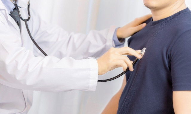 Αξονική στεφανιογραφία ή stress echo για την αρχική διερεύνηση της στεφανιαίας νόσου;