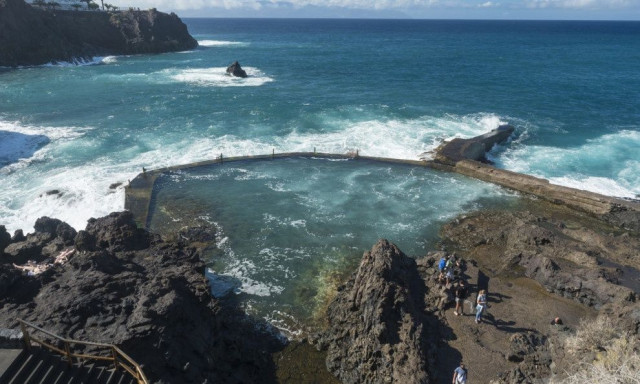 Τενερίφη: Τέσσερις νεκροί και ένας αγνοούμενος από κύμα σε φυσική πισίνα - Βίντεο