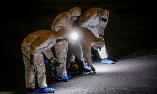 Ύποπτη μηχανή έξω από την Τράπεζα της Ελλάδος - Στο σημείο τα ΤΕΕΜ