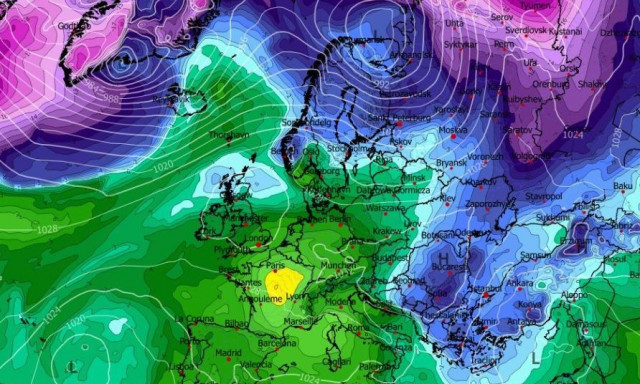 Καιρός - GFS: Καμπανάκια ψύχους για τα ...Χριστούγεννα - «Σπάει» το ατμοσφαιρκό βουνό