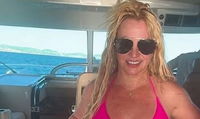 Britney Spears: Βγάζει το μπικίνι της σε νέο βίντεο στο Instagram - Ανησυχία στο κοινό της