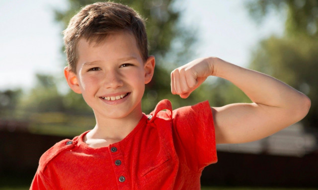 Πώς «χτίζεται» η αυτοεκτίμηση στα παιδιά: Ένας απλός οδηγός για τους γονείς