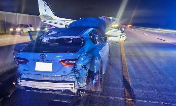 Φλόριντα: Αεροσκάφος συγκρούεται με αυτοκίνητο σε πολυσύχναστο δρόμο μετά από αναγκαστική προσγείωση