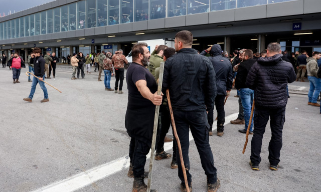 Άνοιξε το αεροδρόμιο του Ηρακλείου - «Αποχωρούμε ειρηνικά», δήλωσαν οι αγρότες