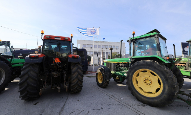 Τελεσίγραφο στους αγρότες να εγκαταλείψουν το λιμάνι του Βόλου έως τη 1 μ.μ.