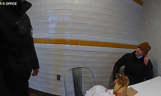 Λουίτζι Μαντζιόνε: Στη δημοσιότητα το βίντεο από τη στιγμή της σύλληψής του - Δήλωνε ψεύτικο όνομα