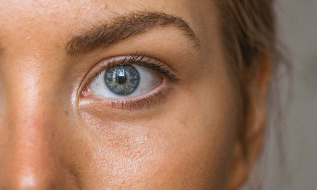 Γιατί «τρέμει» το μάτι σας; Πώς να το αντιμετωπίσετε και πότε σημαίνει ότι ίσως είναι κάτι σοβαρό