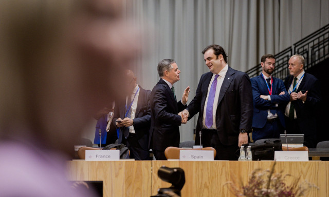 Handelsblatt: «Καλές πιθανότητες» του Πιερρακάκη να ηγηθεί του Eurogroup