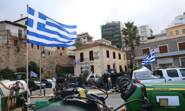 Κλιμακώνουν τις κινητοποιήσεις οι αγρότες στην Κρήτη: Κατάληψη και στο κτίριο της ΑΑΔΕ