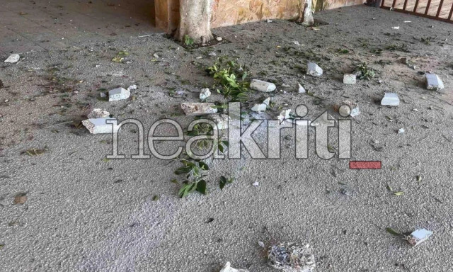 Κρήτη: Κομμάτι γέφυρας αποκολλήθηκε και έπεσε στον δρόμο - «Αν ήταν καλοκαίρι θα είχαμε θύματα»