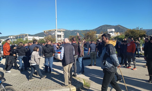 Στο λιμάνι της Ηγουμενίτσας έφτασαν τα τρακτέρ των αγροτών - Βίντεο