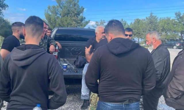 Οι αγρότες Ρεθύμνου διαφωνούν με τη συνάντηση Χατζηδάκη και συνεχίζουν στα μπλόκα