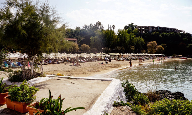 Κοινή ερώτηση βουλευτών ΠΑΣΟΚ, ΣΥΡΙΖΑ, ΝΕΑΡ με την υπογραφή Παπανδρέου για την παραλία Καλογριάς