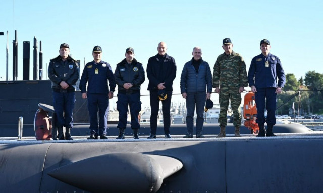 Νίκος Δένδιας: Παρακολούθησε βολή του νέου τύπου τορπίλης από το Υ/Β «ΠΙΠΙΝΟΣ»