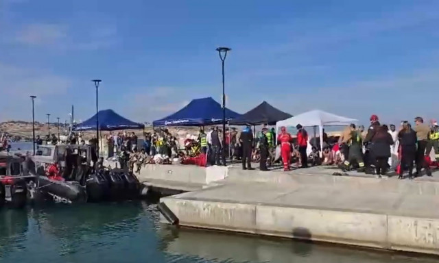 Μάλτα: Δεκάδες μετανάστες από την Αφρική μεταφέρθηκαν στη χώρα - Ανετράπη το σκάφος που επέβαιναν