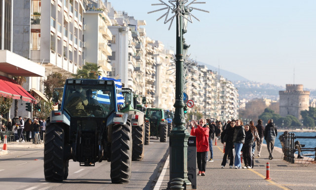 Αποχωρούν από το λιμάνι Θεσσαλονίκης οι αγρότες - Βίντεο