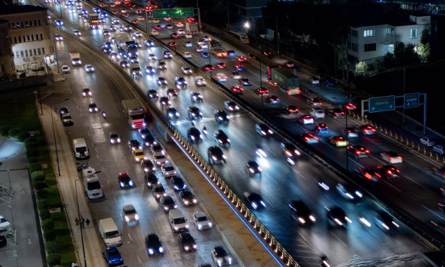 Κίνηση: «Παραλύουν» οι δρόμοι της Αθήνας - Πού εντοπίζονται τα μεγαλύτερα προβλήματα αυτή την ώρα