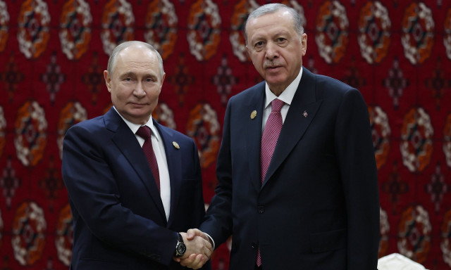 Συνάντηση Πούτιν-Ερντογάν στο Τουρκμενιστάν - Πρόσκληση να επισκεφθεί τη Ρωσία