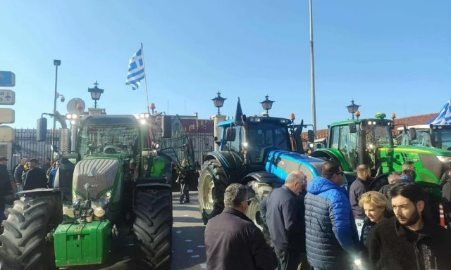 Μπλόκα αγροτών: Φορείς της αγοράς κάνουν έκκληση στους αγρότες να επανέλθουν στον θεσμικό διάλογο