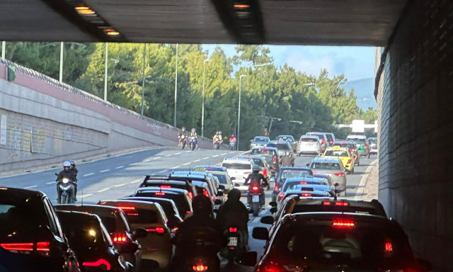 Κίνηση στους δρόμους: Στο «κόκκινο» Κηφισίας και Βασιλίσσης Σοφίας