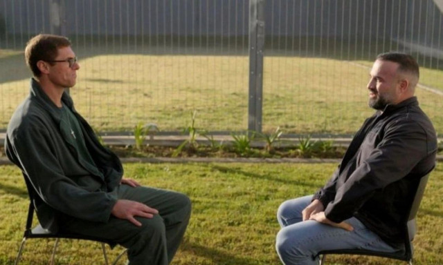 Πατέρας συναντά στη φυλακή τον άνθρωπο που σκότωσε τα τρία παιδιά του