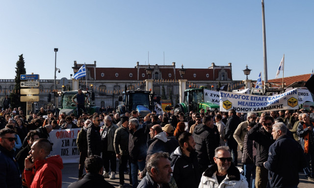 Μπλόκα αγροτών: «Αν δεχτεί ο Μητσοτάκης τα αιτήματά μας σταματάμε, αλλιώς θα το πάμε μέχρι τέλους»