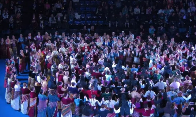 Live - Το 19ο Φεστιβάλ Ποντιακών Χορών στην Καρδίτσα