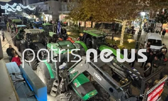 Ηλεία: Μπλόκο αγροτών στον Πύργο - Μπήκαν με τα τρακτέρ στο κέντρο της πόλης - Βίντεο
