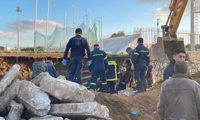 Εργατικό ατύχημα στη Νάξο: Υποχώρησαν τα κάγκελα και δύο άτομα έπεσαν σε τάφρο
