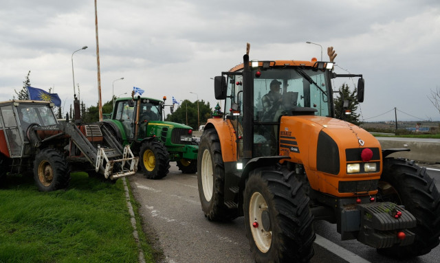 «Η δεξιά του Κυρίου» στο πλευρό των αγροτών: Μητροπολίτες στηρίζουν τον αγώνα τους