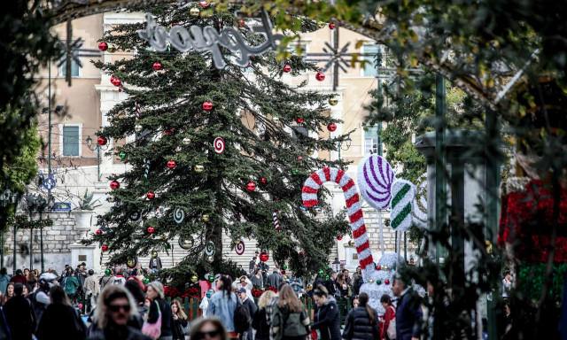 Εορταστικό ωράριο: Ανοιχτά τα καταστήματα τις επόμενες τρεις Κυριακές - Ποια δεν θα ανοίξουν αύριο