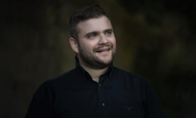 Το Viral φαινόμενο: Η μαντινάδα του Γρηγόρη Σαμόλη που «σπάει» τα ρεκόρ στα Social Media