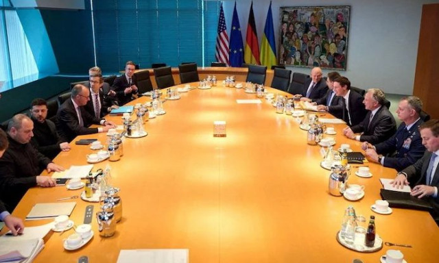 Ουκρανία - ΗΠΑ: Ολοκληρώθηκαν οι ειρηνευτικές συνομιλίες στο Βερολίνο, συνεχίζονται τη Δευτέρα