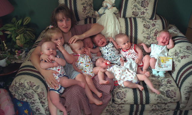 Γέννησε... επτάδυμα πριν από 28 χρόνια - Πώς είναι σήμερα η οικογένεια ΜακΚόχι