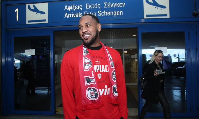 Ολυμπιακός: «Ο Μπαρτζώκας θέλει να κάνω το παιχνίδι μου» - Οι πρώτες δηλώσεις του Μόντε Μόρις