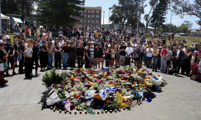 Μακελειό στο Σίδνεϊ: Πατέρας και γιος βύθισαν στο πένθος την Αυστραλία – Τους 16 έφτασαν οι νεκροί