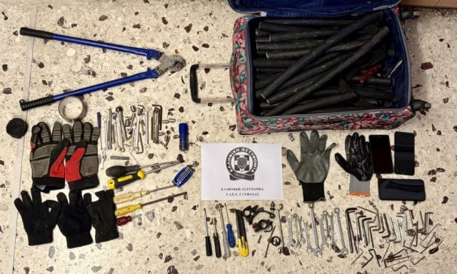 Γλυφάδα: Τους έπιασαν επ' αυτοφώρω να κλέβουν 54 κιλά καλώδια χαλκού