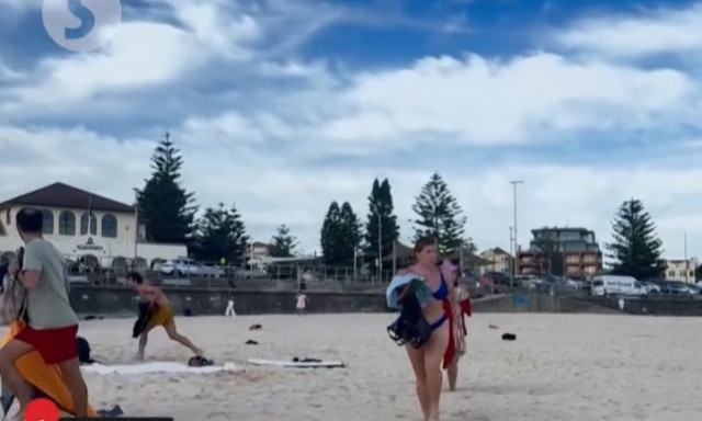 Μακελειό στην παραλία Μποντάι: Βίντεο με τις πρώτες αντιδράσεις λουόμενων στους πυροβολισμούς