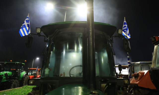 Μπλόκα αγροτών: Οι πρώτες αντιδράσεις στην πρόσκληση του Τσιάρα για διαπραγματεύσεις