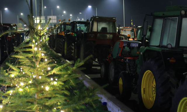 Μπλόκα αγροτών: «Τα λεφτά δεν φυτρώνουν, ο διάλογος δεν σταμάτησε ποτέ» λέει η κυβέρνηση