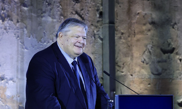 Επιμένει ο Βενιζέλος: «Η χώρα είναι μη διακυβερνήσιμη - Υπάρχει πρόβλημα εθνικής ασφάλειας»