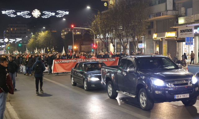 Θεσσαλονίκη: Με αγροτικά οχήματα η πορεία κατά του προϋπολογισμού - Βίντεο