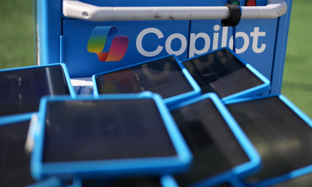 Η Microsoft μειώνει τις φιλοδοξίες της για τη ΑΙ - Σχεδόν κανείς δεν χρησιμοποιεί το Copilot